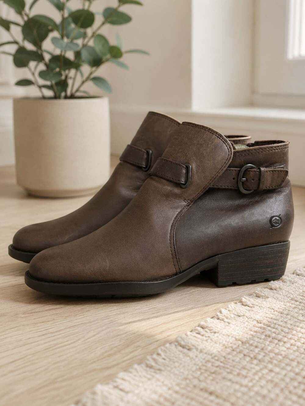 Born Bett Womens 8.5 Brown Leather Ankle Boots Buckle Side Zip Low Heel